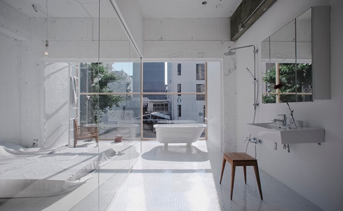 リノベーションされたバスルームと寝室