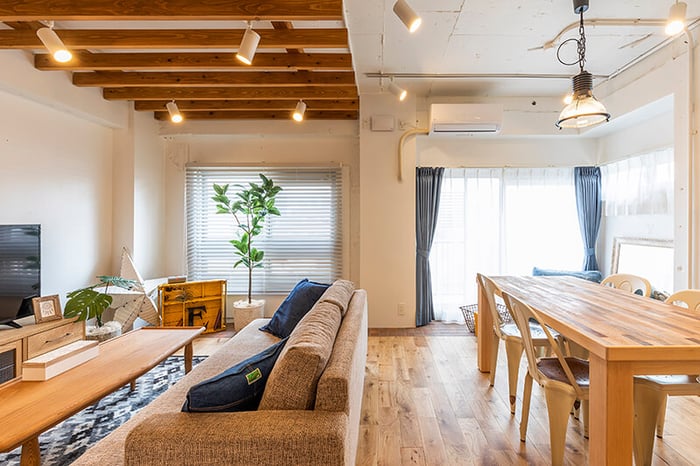 掃き出し窓のあるリビング