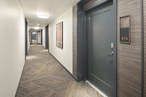 マンションの内廊下とは？メリット・デメリットと物件探しの際のポイントを解説