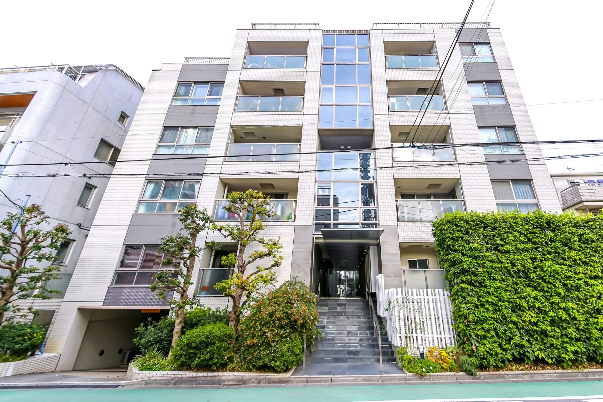 アージュ薬王寺